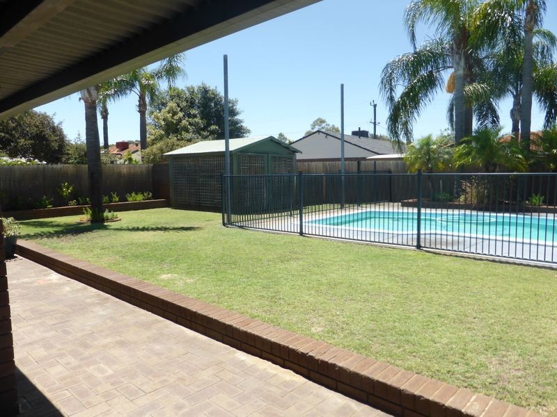 32 Kingsford Way, Huntingdale WA 6110