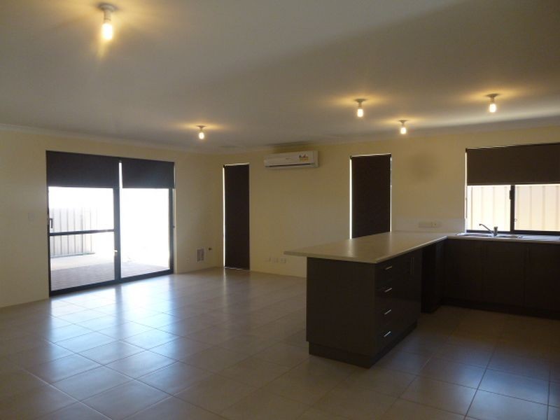 55 Murdoch Drive, Thornlie WA 6108