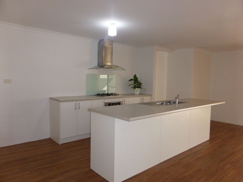 8 Gilman Court, Piara Waters WA 6112