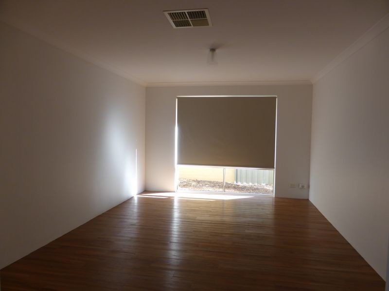 8 Gilman Court, Piara Waters WA 6112