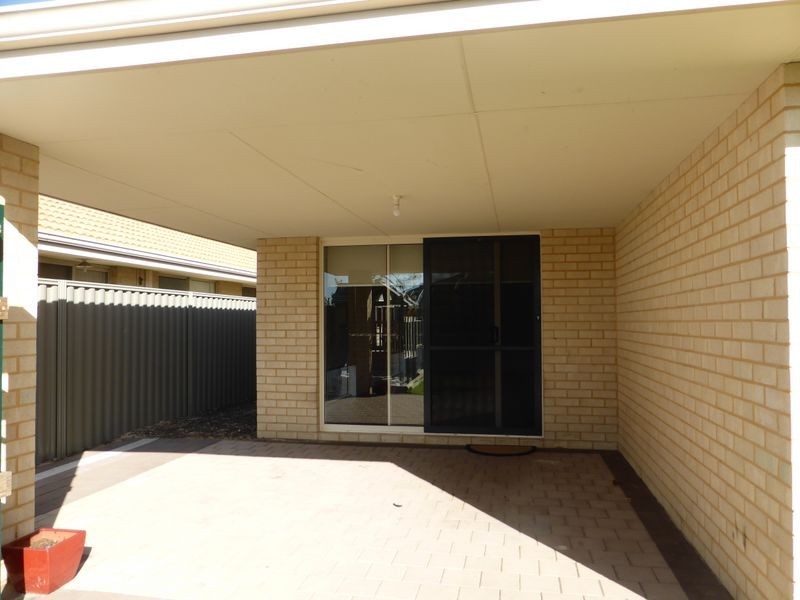 8 Gilman Court, Piara Waters WA 6112