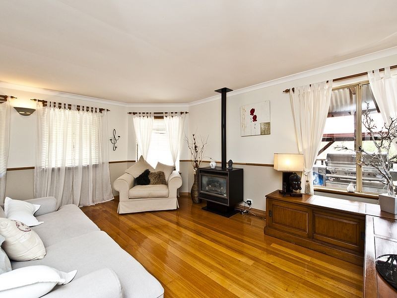 24 Jade Street, Mount Richon WA 6112