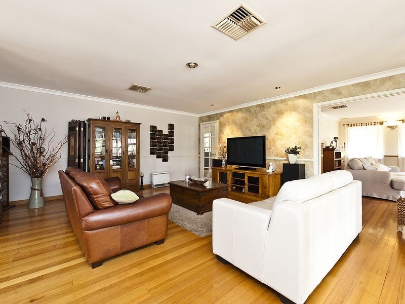 24 Jade Street, Mount Richon WA 6112