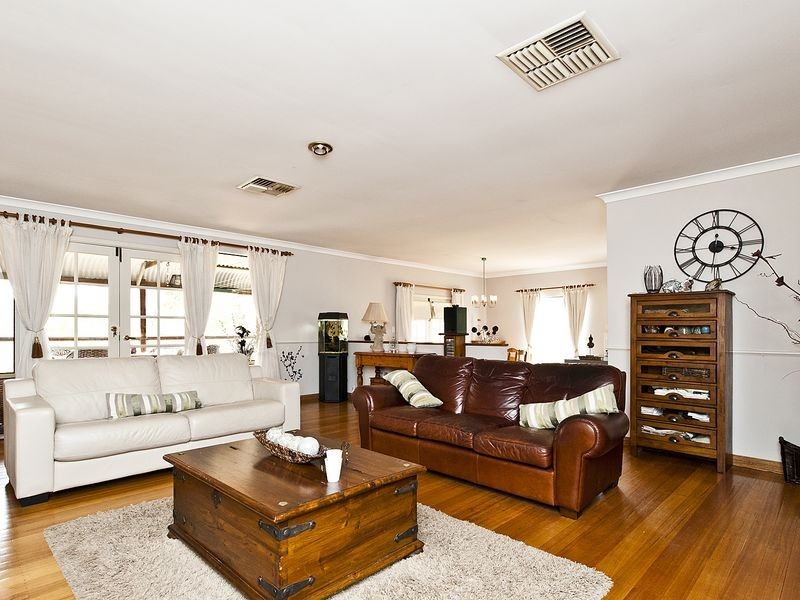 24 Jade Street, Mount Richon WA 6112