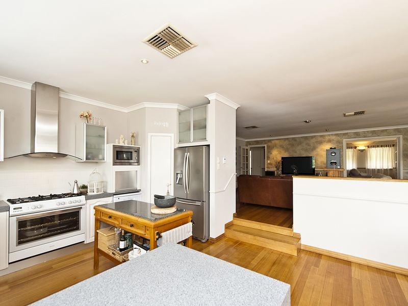 24 Jade Street, Mount Richon WA 6112