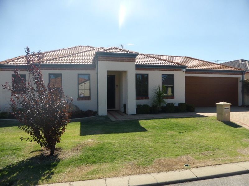 8 b Waxberry Gardens, Canning Vale WA 6155