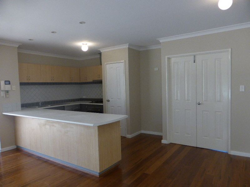 8 b Waxberry Gardens, Canning Vale WA 6155