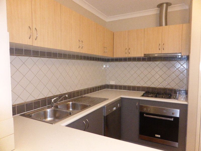 8 b Waxberry Gardens, Canning Vale WA 6155