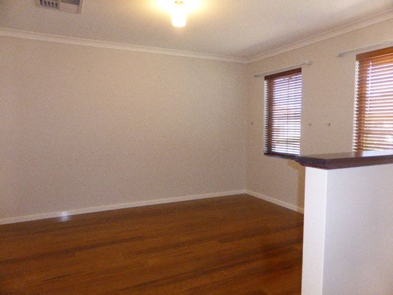 8 b Waxberry Gardens, Canning Vale WA 6155