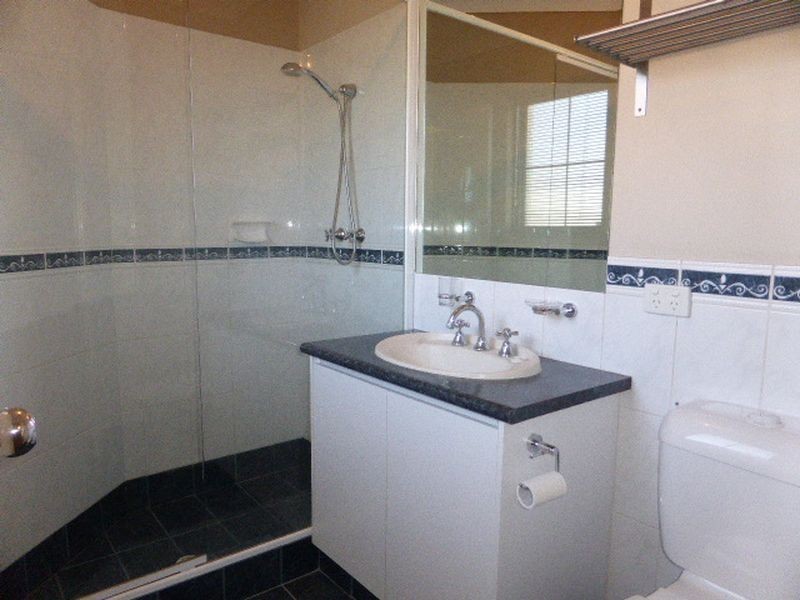 8 b Waxberry Gardens, Canning Vale WA 6155