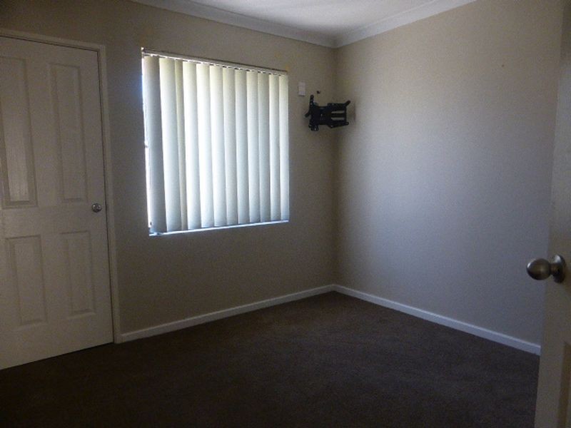 8 b Waxberry Gardens, Canning Vale WA 6155