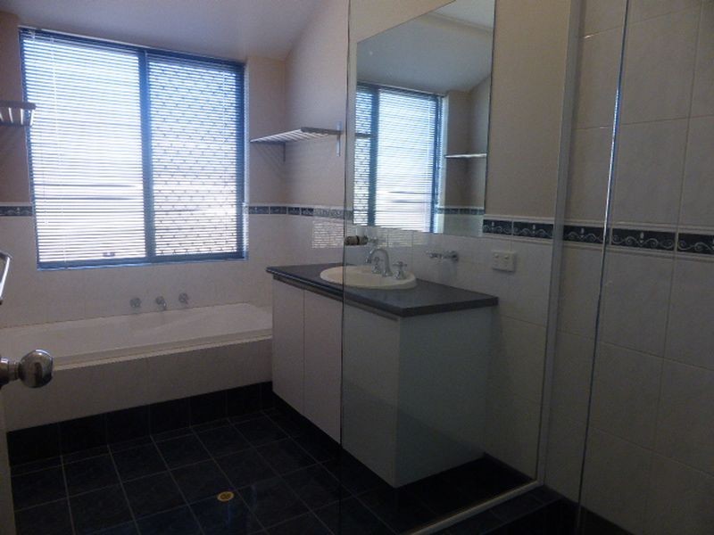 8 b Waxberry Gardens, Canning Vale WA 6155