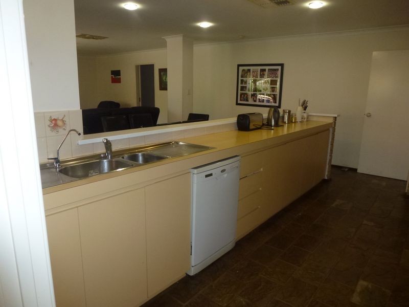 6 Pender Court, Thornlie WA 6108