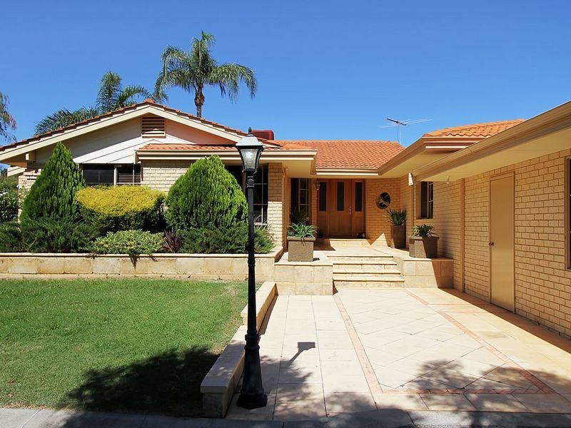 23 Livingstone Drive, Canning Vale WA 6155