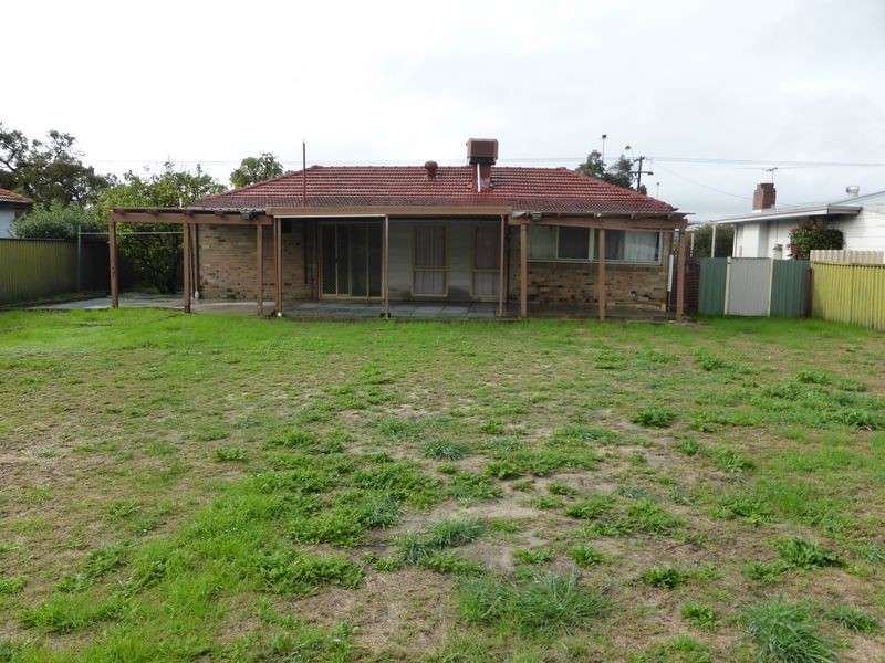 35 Thornlie Avenue, Thornlie WA 6108