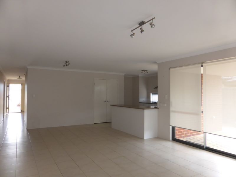 11b Blackall Mews, Piara Waters WA 6112