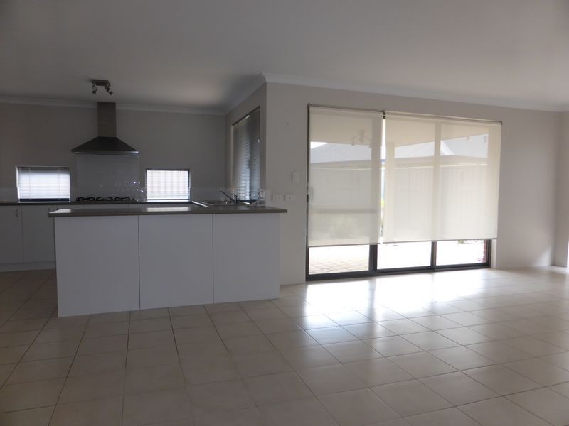 11b Blackall Mews, Piara Waters WA 6112