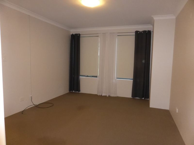 11b Blackall Mews, Piara Waters WA 6112