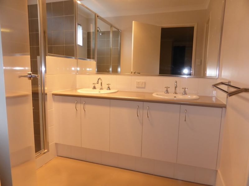 11b Blackall Mews, Piara Waters WA 6112