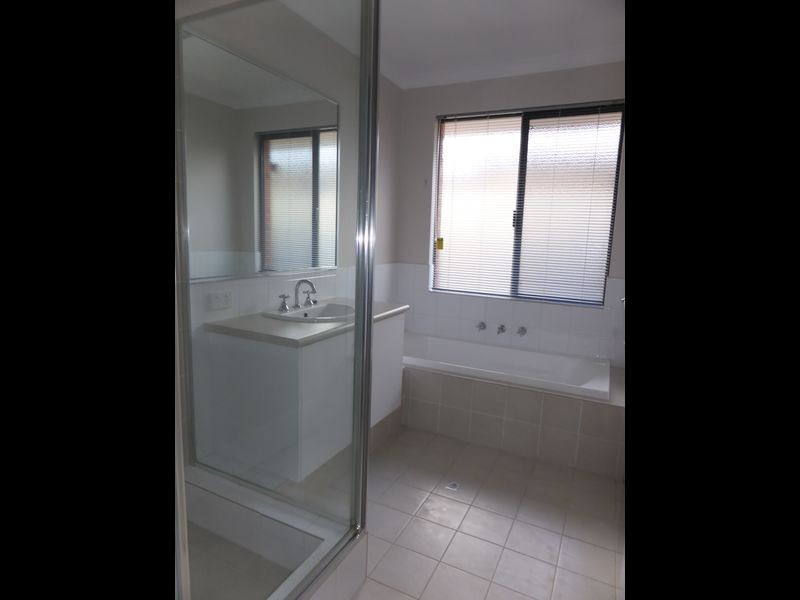 11b Blackall Mews, Piara Waters WA 6112