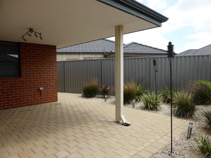 11b Blackall Mews, Piara Waters WA 6112