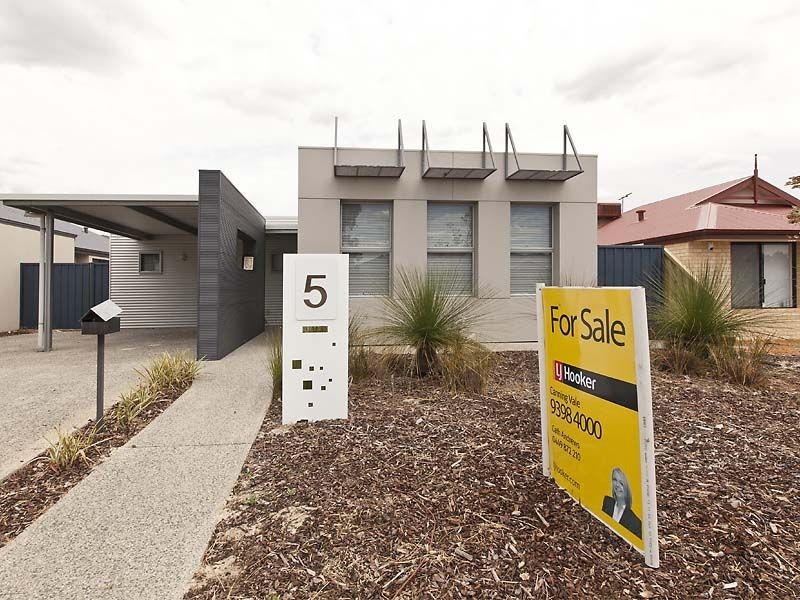 5 Neo Drive, Seville Grove WA 6112