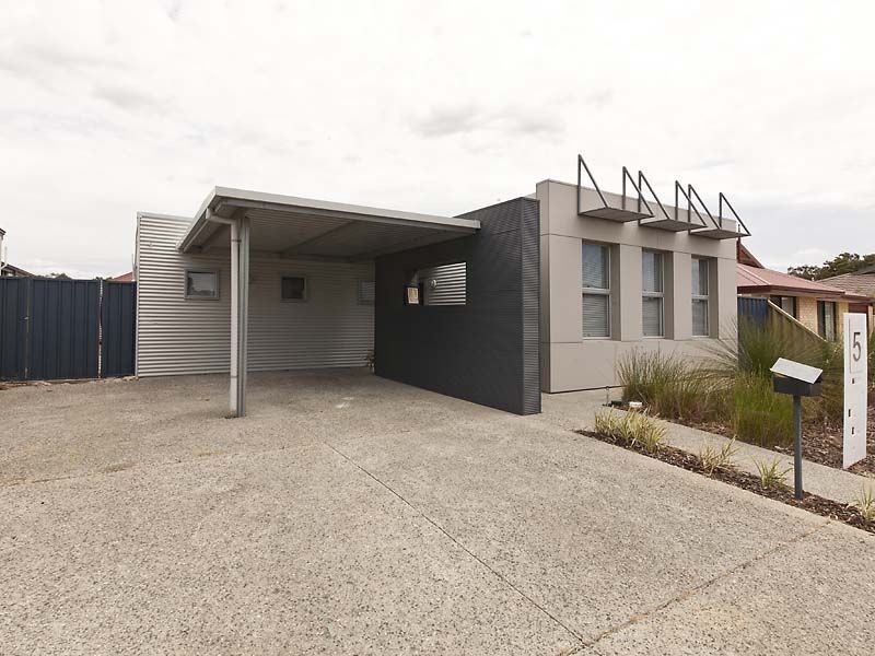 5 Neo Drive, Seville Grove WA 6112