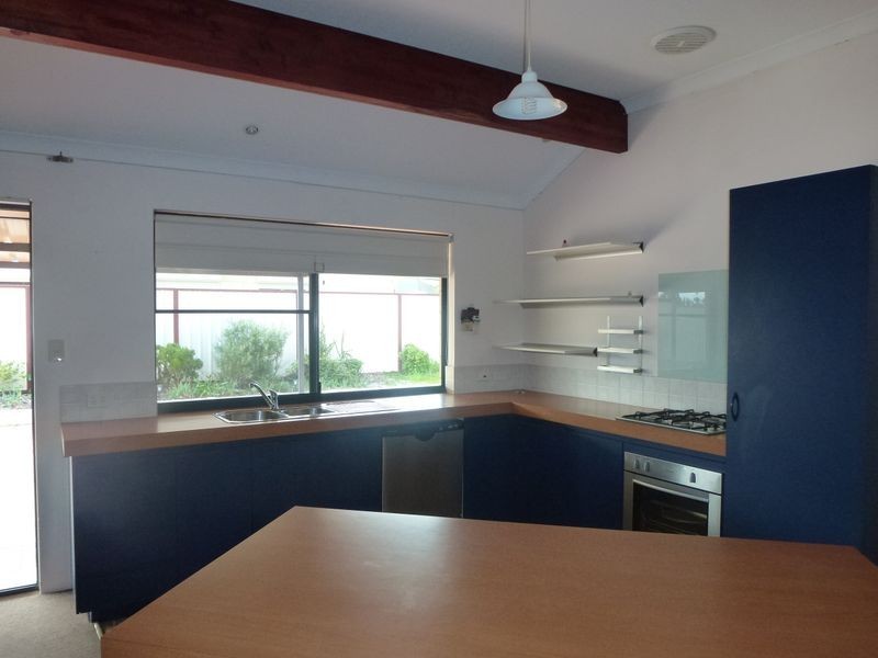 2 Hotham Way, Gosnells WA 6110