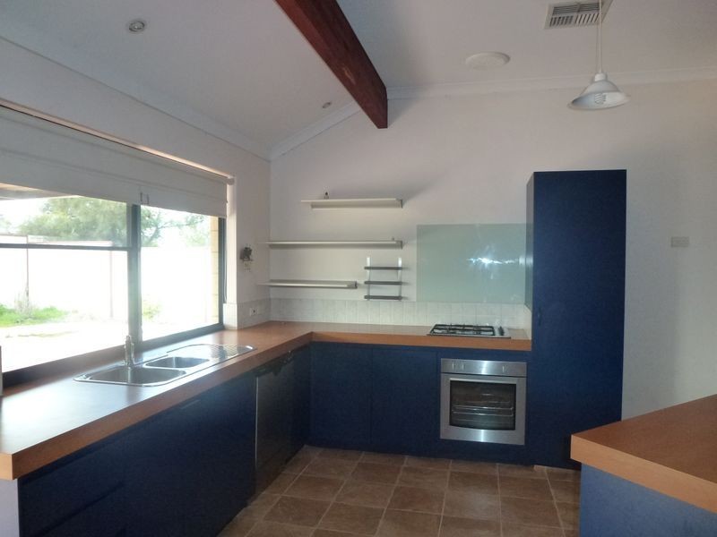 2 Hotham Way, Gosnells WA 6110