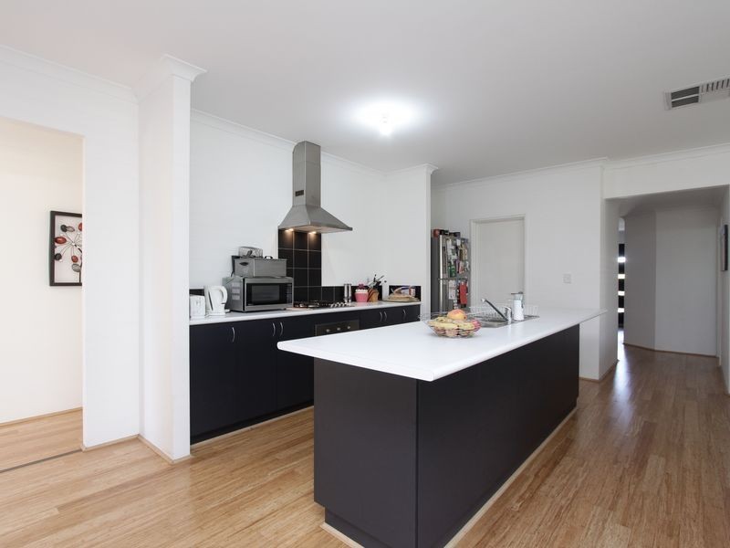 7 Cologne Parkway, Piara Waters WA 6112