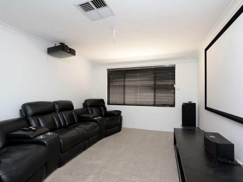 7 Cologne Parkway, Piara Waters WA 6112