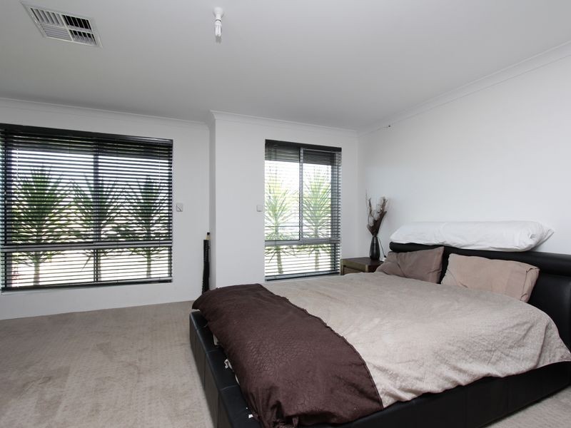 7 Cologne Parkway, Piara Waters WA 6112