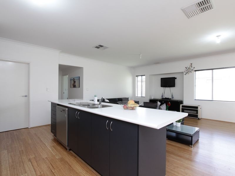 7 Cologne Parkway, Piara Waters WA 6112