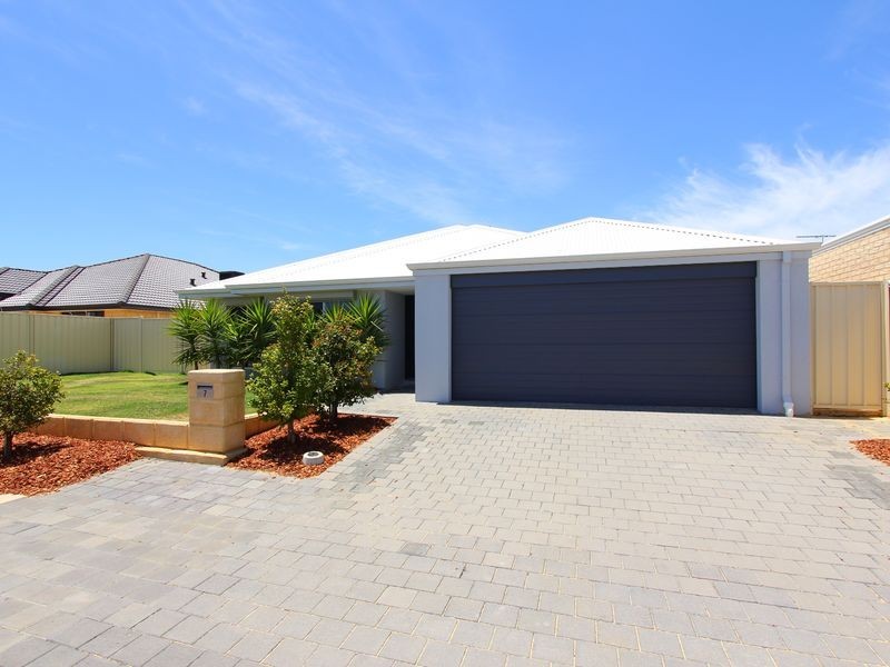 7 Cologne Parkway, Piara Waters WA 6112