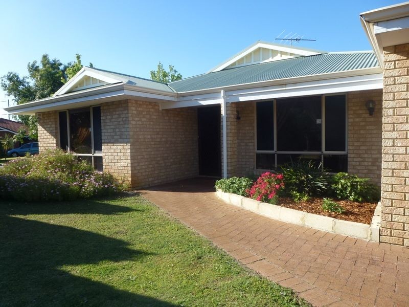 12 Lydiard Retreat, Canning Vale WA 6155