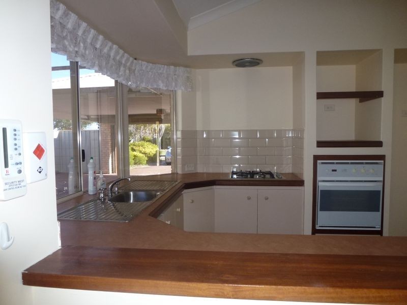 12 Lydiard Retreat, Canning Vale WA 6155