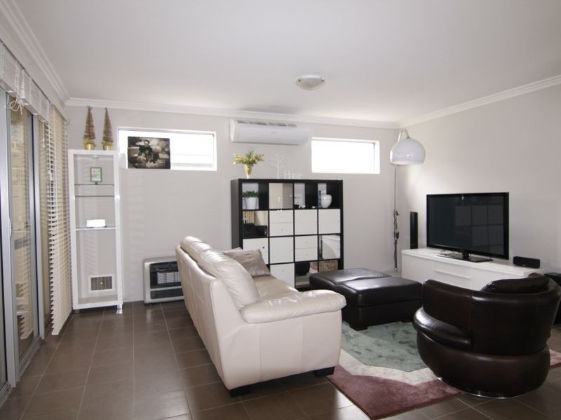 8 Keble Lane, Piara Waters WA 6112