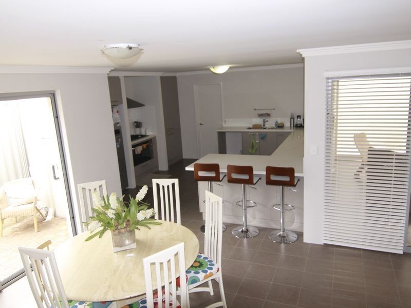 8 Keble Lane, Piara Waters WA 6112