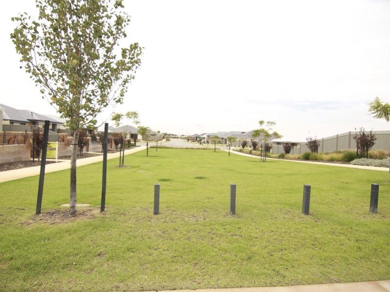 8 Keble Lane, Piara Waters WA 6112