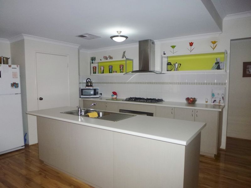 13 Magdalen Loop, Piara Waters WA 6112