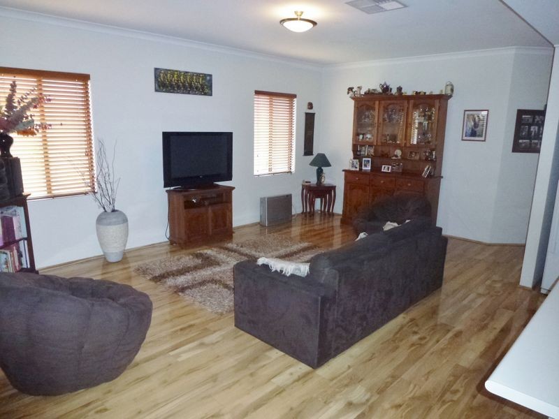 13 Magdalen Loop, Piara Waters WA 6112