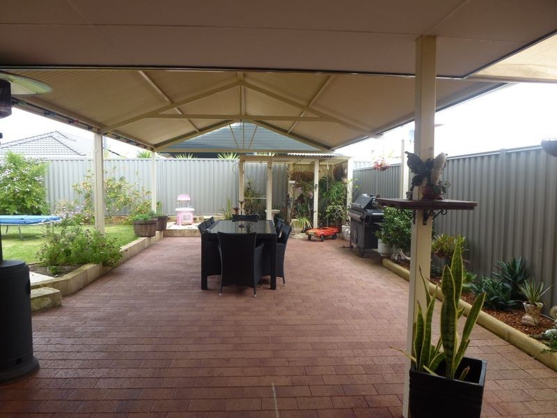 13 Magdalen Loop, Piara Waters WA 6112