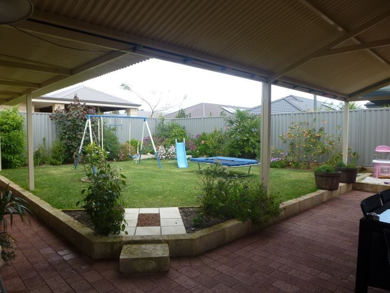 13 Magdalen Loop, Piara Waters WA 6112