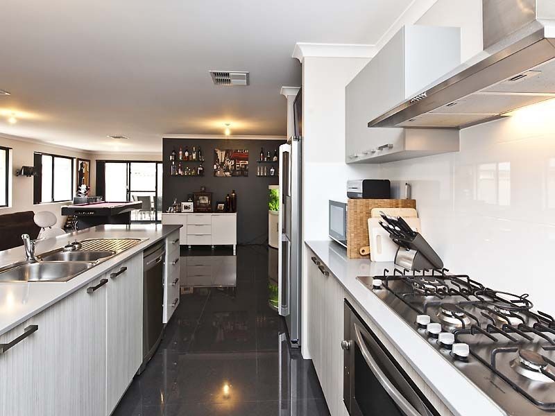 8 Loseto Link, Piara Waters WA 6112