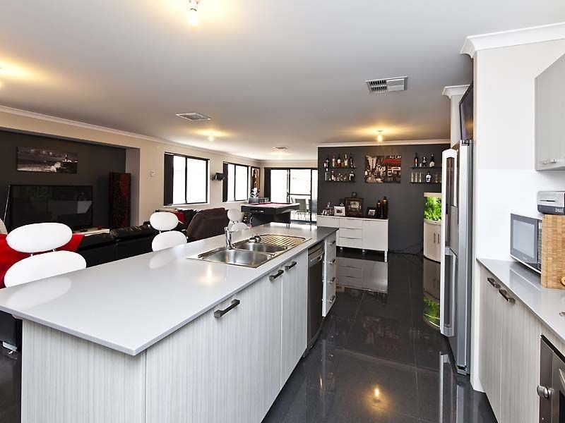 8 Loseto Link, Piara Waters WA 6112