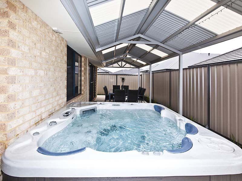 8 Loseto Link, Piara Waters WA 6112