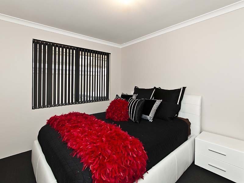 8 Loseto Link, Piara Waters WA 6112