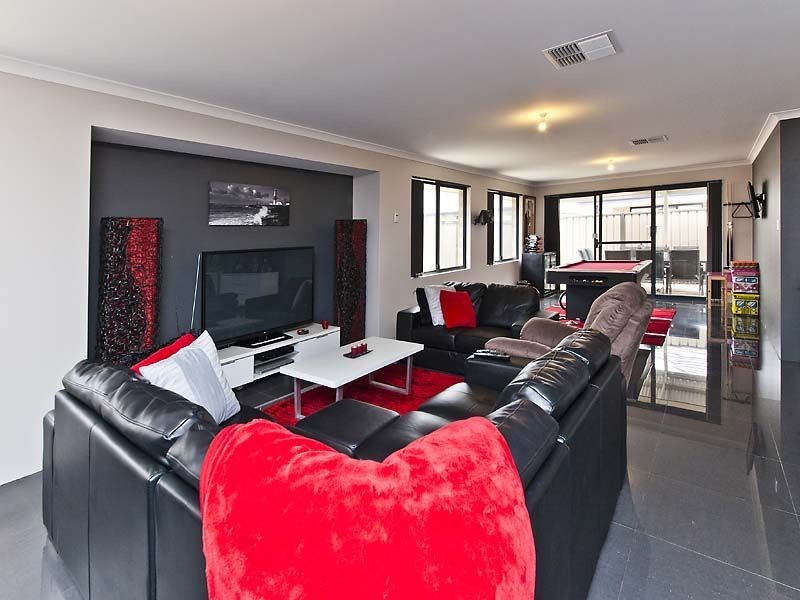 8 Loseto Link, Piara Waters WA 6112