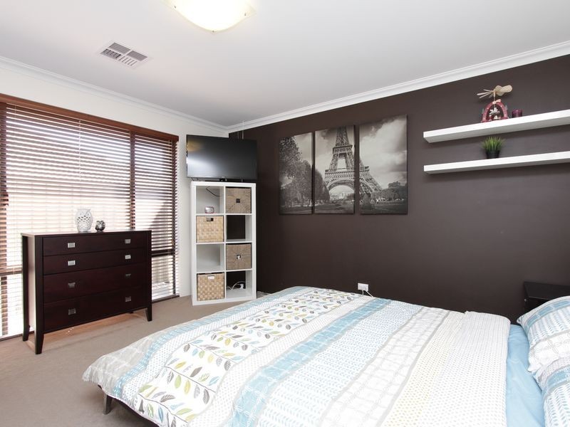 54 Hillhouse Way, Piara Waters WA 6112