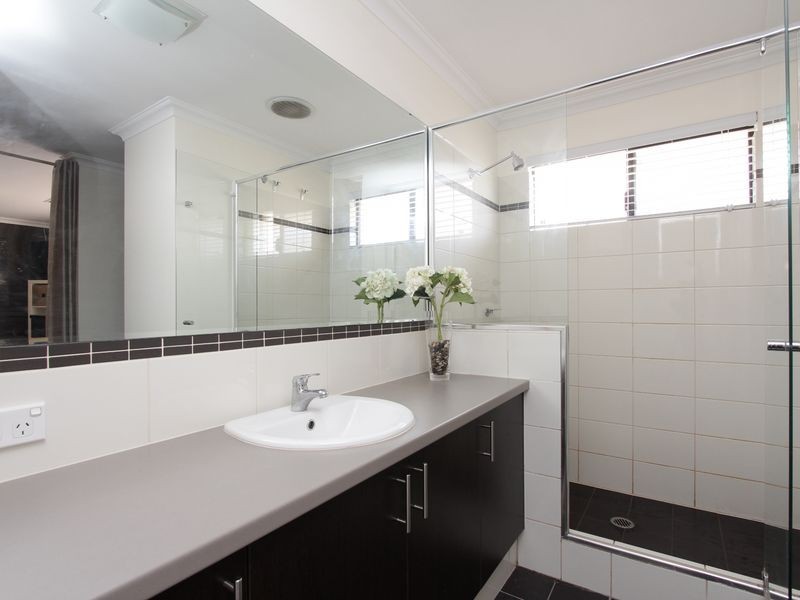 54 Hillhouse Way, Piara Waters WA 6112